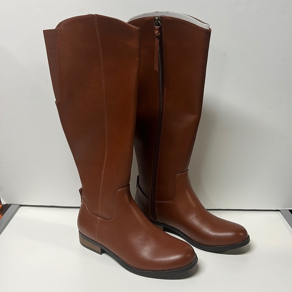 Universal Thread Boots — Brown size 6